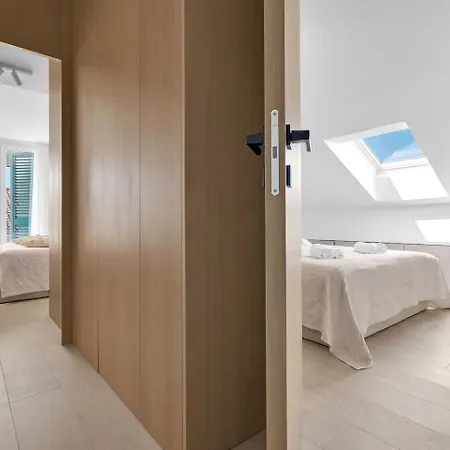 Penthouse Nikolina-50m To Beach! - Exklusiv Apartment *