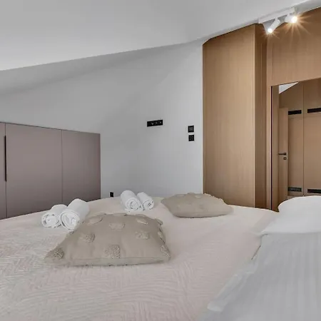 Appartement Penthouse Nikolina-50m To Beach! - Exklusiv